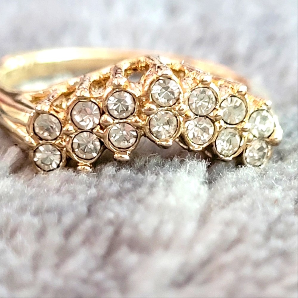 Goldtone ring guard  Size 6